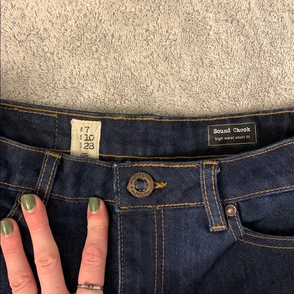 🐝 Volcom high rise shorts - Picture 2 of 4